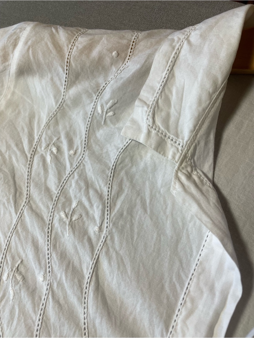 Vintage hand embroidered women’s white shirt - Picture 4 of 14